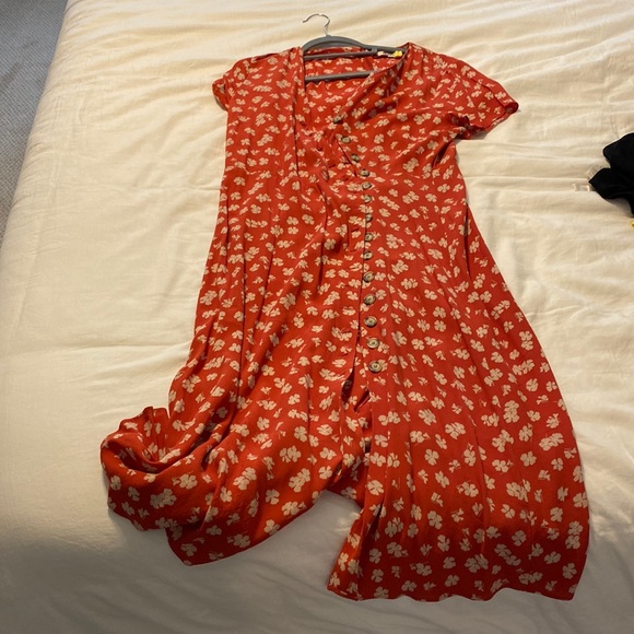 Madewell Dresses & Skirts - Madewell Red Floral Midi Dress